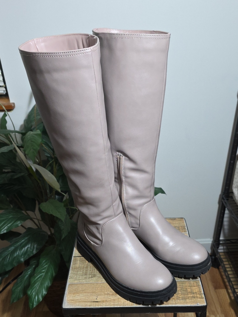JF Felice SZ 8 Women's Knee-High Chunky Sole Boots - Taupe